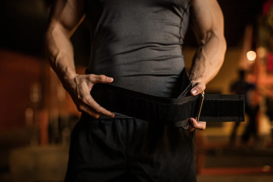 Harbinger 4″ Nylon Belt kullanımda