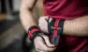 Harbinger Red Line Wrist Wraps® - Kırmızı/Siyah Bileklik resmi